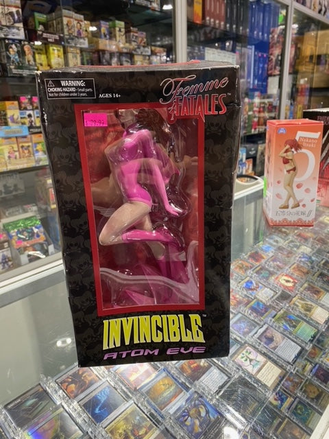 Femme Fatales Invincible Atom Eve PVC Statue (BROKEN BOX)