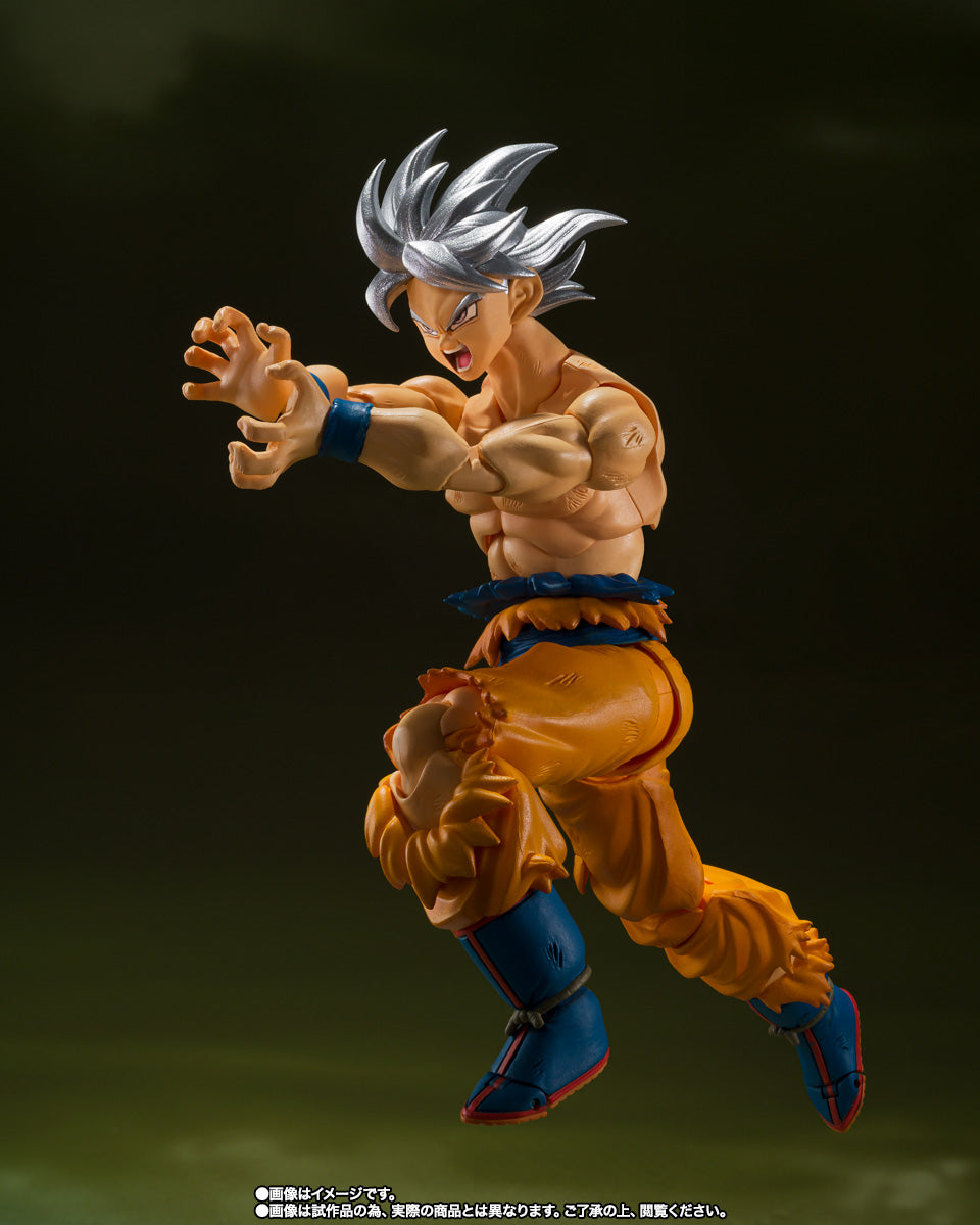 S.H.Figuarts Dragon Ball Super: Son Goku Ultra Instinct - TOYOTAROU Edition - Action Figure & Book Set