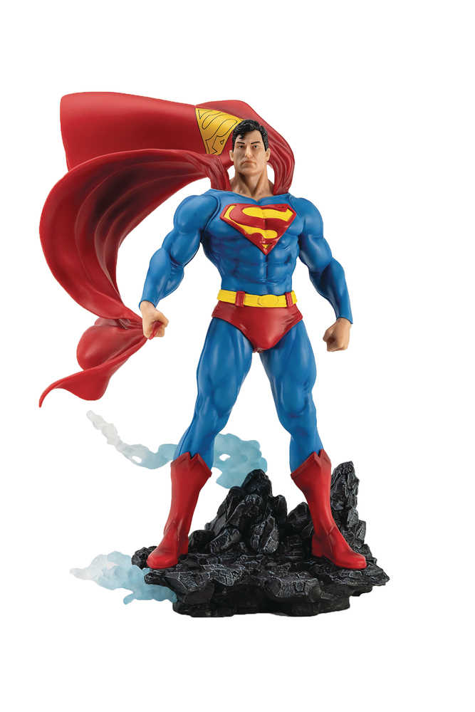 DC Heroes Superman Classic presenta una estatua exclusiva de PVC 1/8