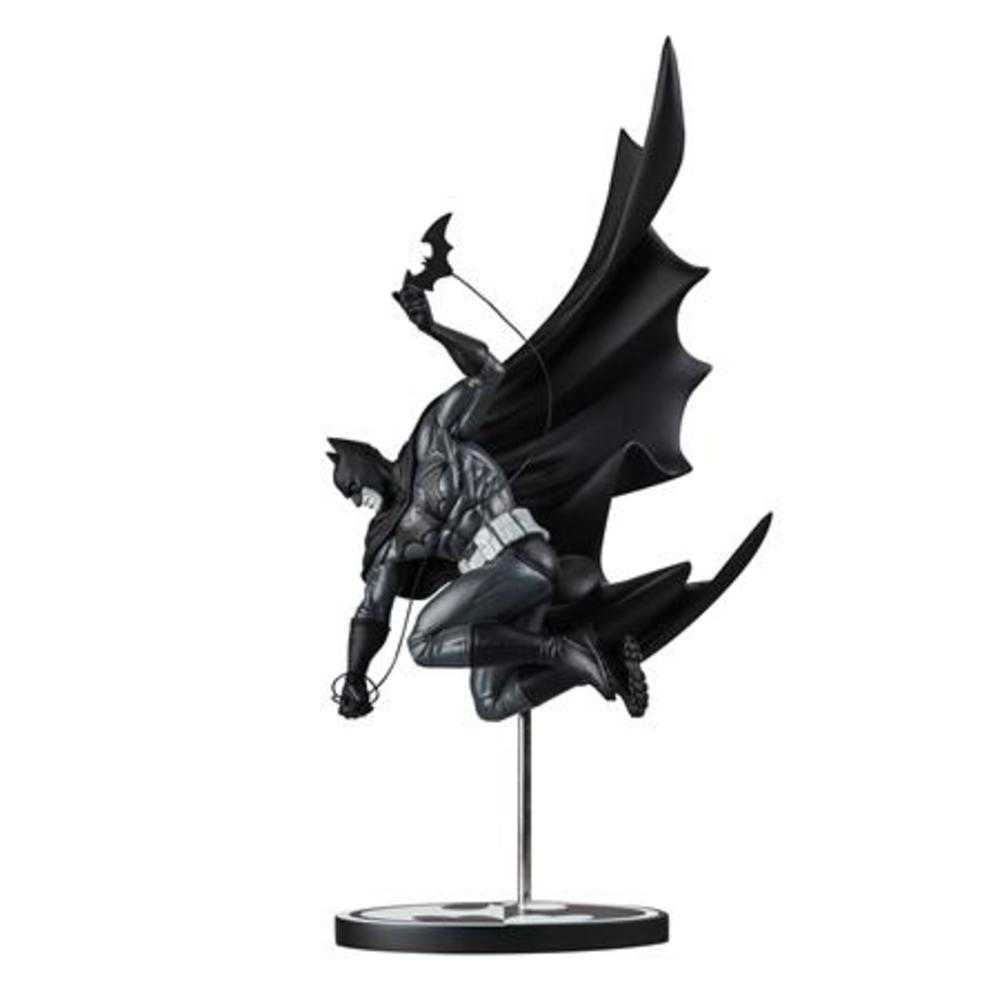 Batman Black & White By Inhyuk Lee 1 in 10 Scale Statue