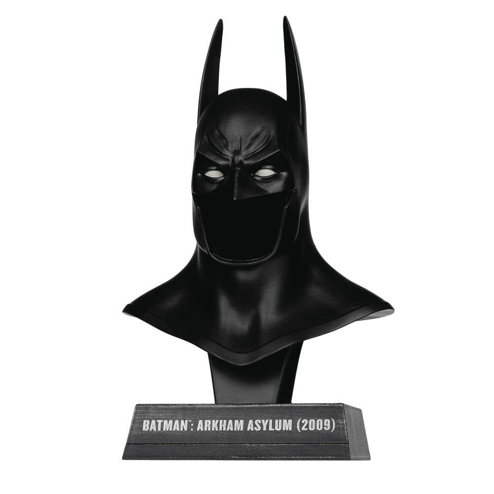 DC Direct 1/3 Wv3 Batman Cowl Arkham Asylum Prop Replica (Ne