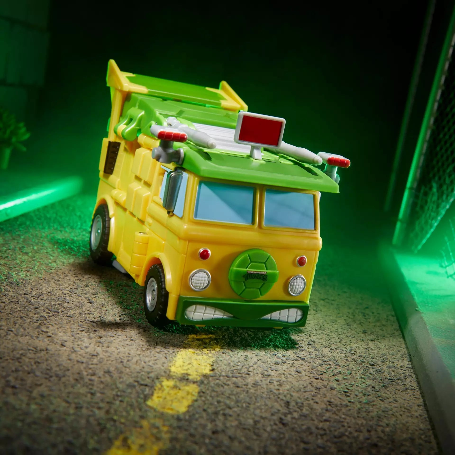 Transformers Collaborative Teenage Mutant Ninja Turtles x Transformers Party Wallop