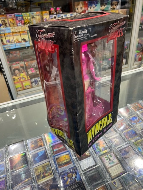 Femme Fatales Invincible Atom Eve PVC Statue (BROKEN BOX)