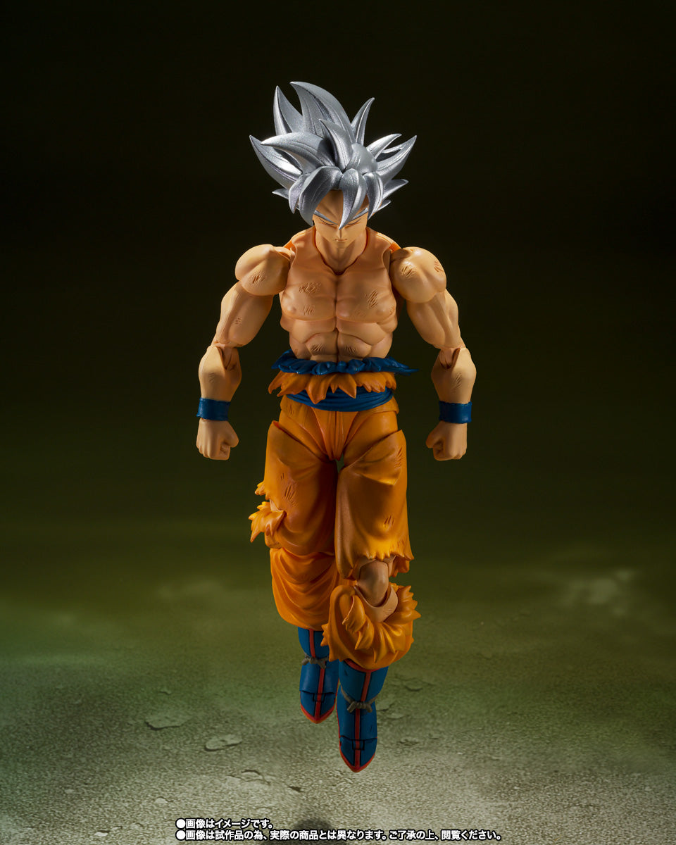 S.H.Figuarts Dragon Ball Super: Son Goku Ultra Instinct - TOYOTAROU Edition - Action Figure & Book Set