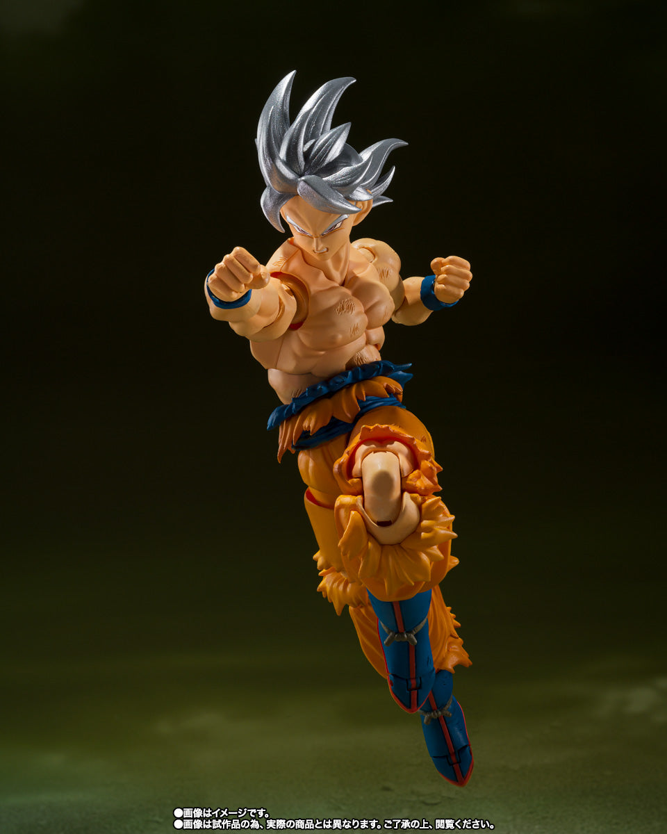 S.H.Figuarts Dragon Ball Super: Son Goku Ultra Instinct - TOYOTAROU Edition - Action Figure & Book Set