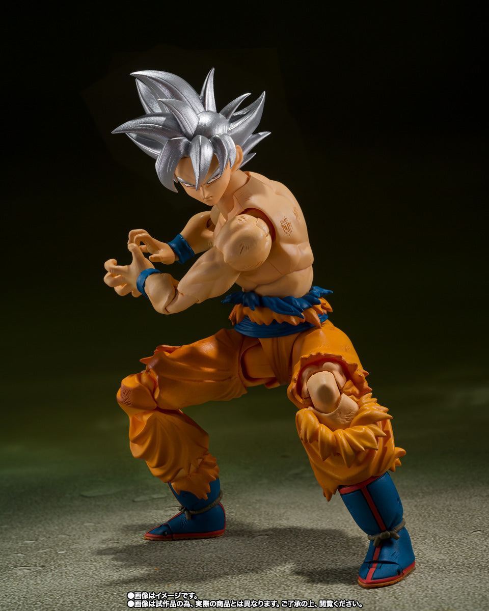 S.H.Figuarts Dragon Ball Super: Son Goku Ultra Instinct - TOYOTAROU Edition - Action Figure & Book Set
