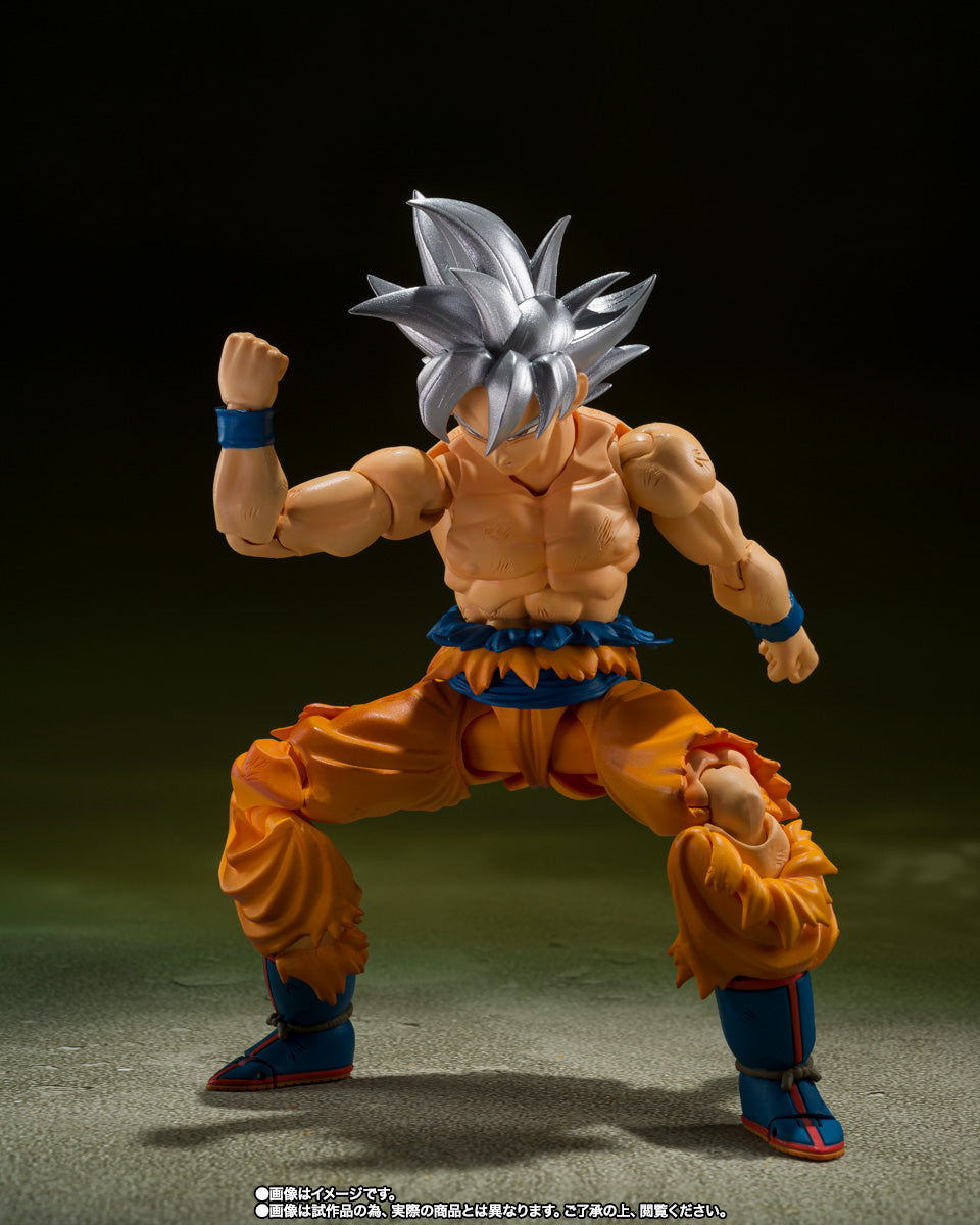 S.H.Figuarts Dragon Ball Super: Son Goku Ultra Instinct - TOYOTAROU Edition - Action Figure & Book Set