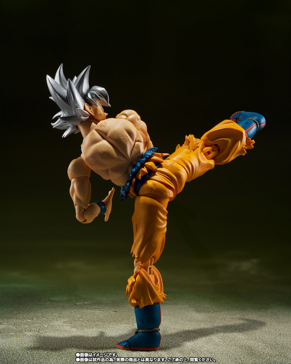 S.H.Figuarts Dragon Ball Super: Son Goku Ultra Instinct - TOYOTAROU Edition - Action Figure & Book Set